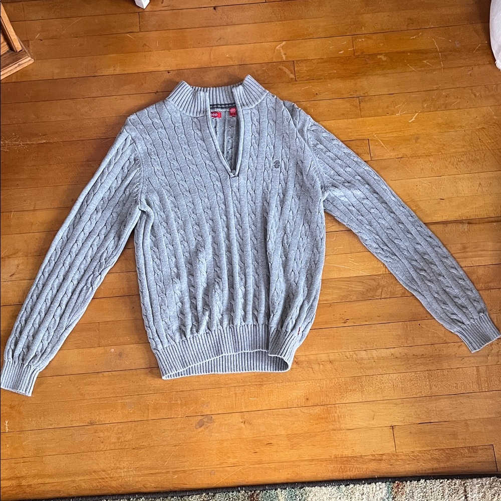 Izod Men's Light Gray V-Neck Sweater